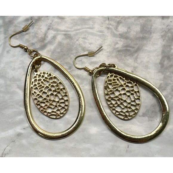 Vintage Teardrop Earrings Gold Tone Filagree Floating Retro Dangle - Picture 4 of 6